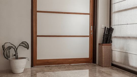 Maszynka do płytek - jakie cechy powinna mieć, by spełnić Twoje oczekiwania?