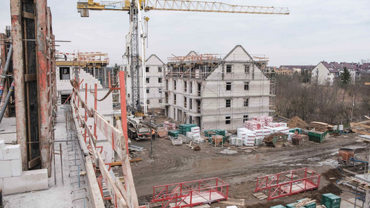 Mieszkanie czy dom pod miastem? Trendy mieszkaniowe na 2024 rok