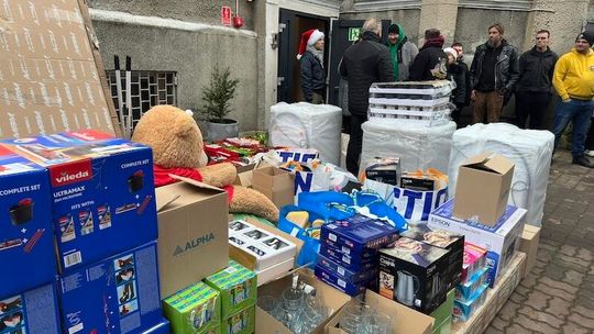 Mikołajkowy zlot amerykańskich aut wspiera Młodzieżowy Ośrodek Socjoterapii w Waniorowie