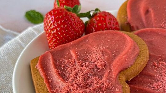 Miłość na talerzu – naturalnie! Czerwone i różowe barwniki z owoców liofilizowanych KRESTO Miłość na talerzu – naturalnie! Czerwone i różowe barwniki z owoców liofilizowanych KRESTO