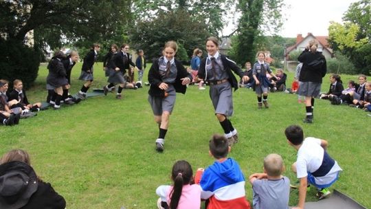 Mini gra terenowa z harcerkami