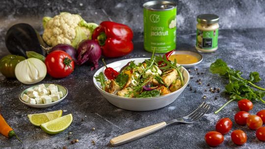 Mistrzowie drugiego planu – sprawdzone sałatki na grilla (i nie tylko)