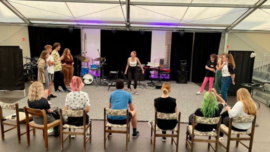 Młodzieżowa improwizacja w Wiosce Artystycznej Janowo