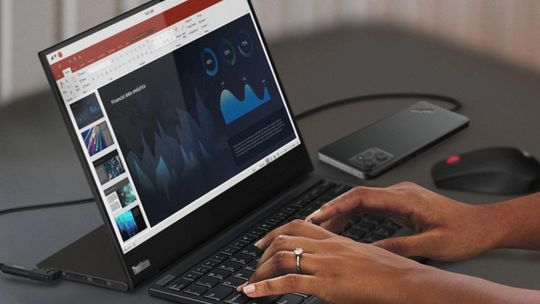 Mobile work is a new black   -    Przegląd funkcjonalności urządzeń poprawiających wydajność pracy mobilnej