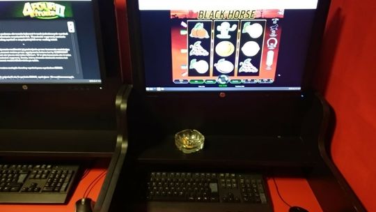 „Modny ciuszek” w Kołobrzegu ukrywał nielegalny punkt hazardowy