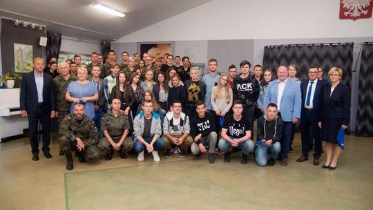 Mundury dla uczniów klas mundurowych