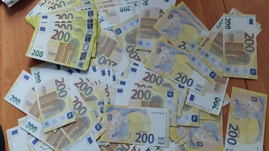 Na pomysł jak przesłać fałszywe pieniądze wpadł turecki nadawca przesyłki kurierskiej