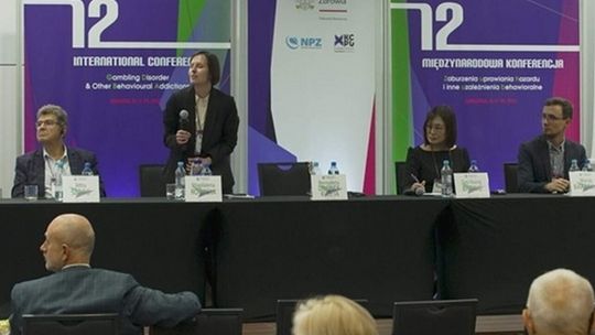 Nadmierne używanie przez dzieci smartfonów osłabia ich zdrowie fizyczne, rozwój emocjonalny i umiejętność uczenia się