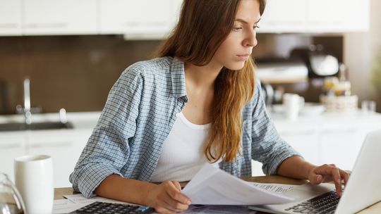 Najczęstsze błędy w umowach i fakturowaniu, które utrudniają otrzymanie płatności