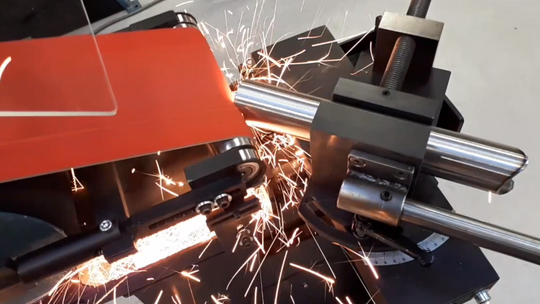 Najlepsze krawędziarki do blachy, czyli duża moc i precyzja w jednym