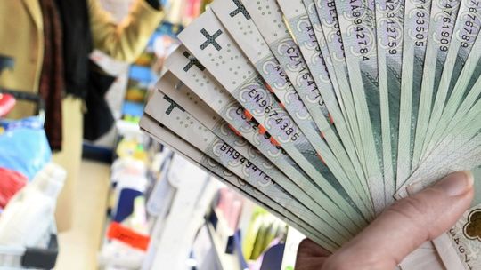 Najnowsze badanie nie pozostawia złudzeń. Większość Polaków nie odczuwa spadku inflacji