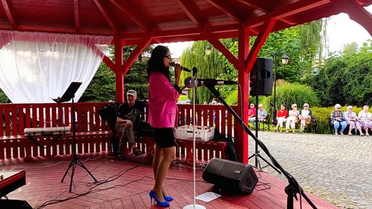 „NAJPIĘKNIEJSZE PIOSENKI Z DAWNYCH LAT”