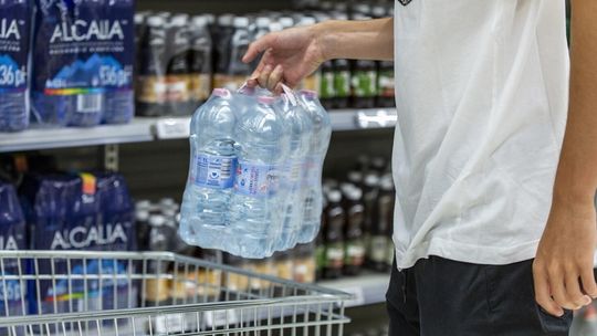 Napoje, chemia gospodarcza i pieczywo obecnie najbardziej drenują portfele Polaków