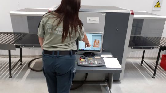 Narkotyki w przesyłce pocztowej