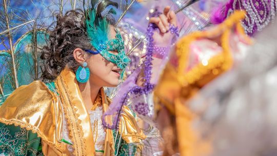 Nastrój, zmysłowość i pełnia energii – jak zadbać o samopoczucie i przygotować się na karnawał