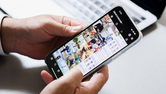 Nie pijesz i nie palisz? A może nie wyobrażasz sobie życia bez telefonu? Uzależnienie od telefonu jest równie groźne co od narkotyków!