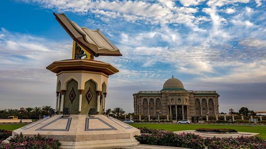 Nie tylko luksus. Odkryj nieznane oblicze emiratów