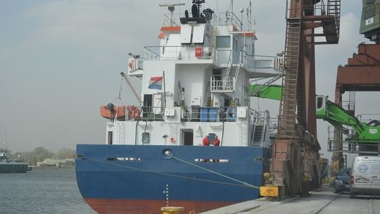 Nielegalne papierosy na statku w szczecińskim porcie