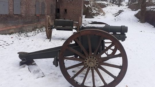 zdjęcie zabytkowej armaty