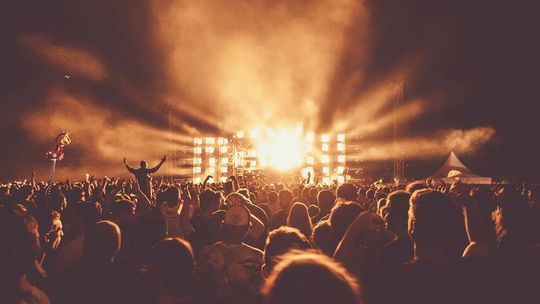 Niezbędnik festiwalowicza, czyli o czym warto pamiętać, wybierając się na festiwal muzyczny?