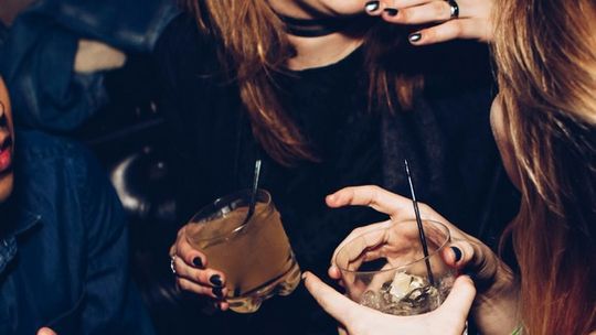 NoLo: czy Polacy naprawdę piją mniej? Między Prosecco a Pepsi Zero