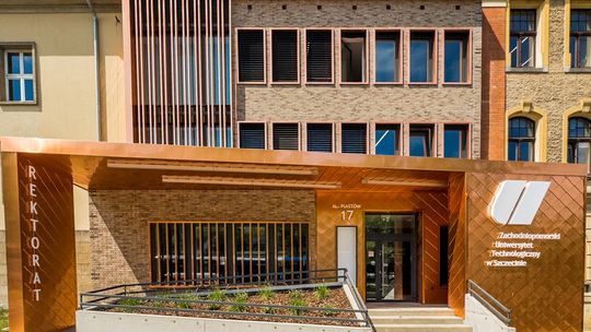 Nowa elewacja wejścia do Rektoratu ZUT już gotowa !