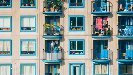 Nowa szansa dla Spółdzielni i Wspólnot Mieszkaniowych – fotowoltaika i prosument lokatorski pozwolą zmniejszyć czynsz dla mieszkańców bloków