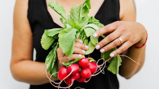 Nowalijki i majówka. Jak wiosna zmienia nasze gotowanie i co łączy je z serami