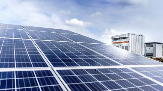 Nowe możliwości w fotowoltaice dla przedsiębiorstw. Zmiana ustawy o OZE