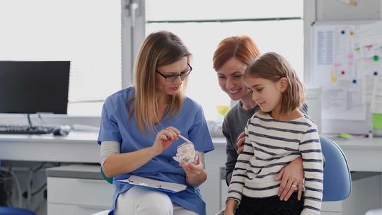 Nowe rekomendacje Polskiego Towarzystwa Stomatologii Dziecięcej – pięć kroków do zdrowego uśmiechu