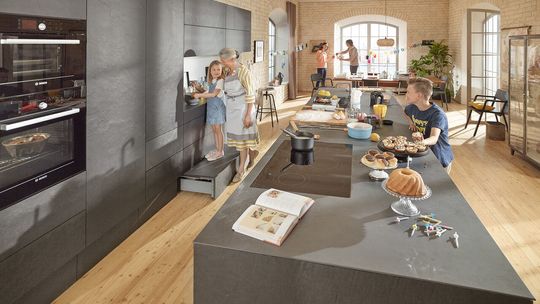 Nowoczesne rozwiązania meblowe - antypoślizgowe powierzchnie, pomysłowe systemy i wszechstronne dekory