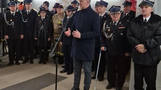 Nowoczesny samochód w nadmorskim OSP