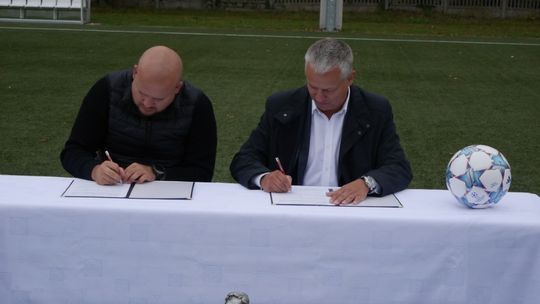 Nowogard: Kolejna umowa na bezpłatne użyczenie Stadionu