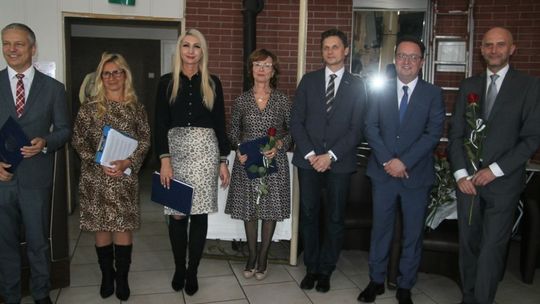 Nowogard: Nagrody z okazji Dnia Edukacji Narodowej, zapowiedź podwyżek dla dyrektorów