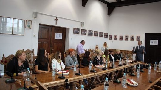 Nowogard: Nauczycielskie akty mianowania z rąk burmistrza