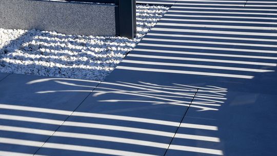 Nowość! Ozdobne ażurowe wzory w pionie i w poziomie – Bryty od Plast-Met Systemy Ogrodzeniowe