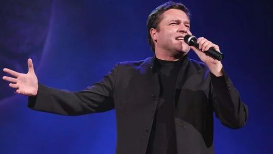 O miłości w różnych odcieniach i językach. Robert Kudelski w Teatrze Małomiasteczkowym Wioski Artystycznej Janowo