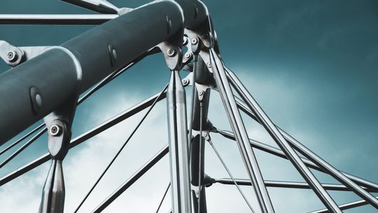 Obróbka stali nierdzewnej – co powinieneś wiedzieć na ten temat?