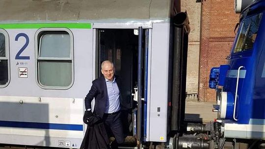Od niedzieli nowy rozkład jazdy pociągów   -   Politycy ze Szczecina zamieszali 