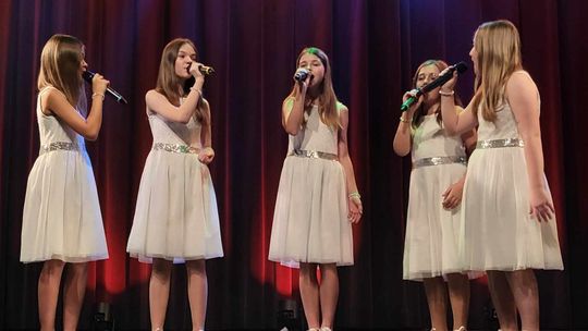 Od strachu do sukcesu: Dlaczego Nastolatkowie Wybierają Konkursy Zdalne