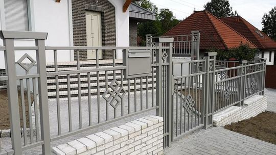 Ogrodzeniowa paleta możliwości – jak dobrać kolor ogrodzenia?