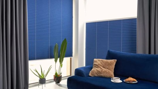 Okno w okno – problem nowych osiedli. Jaka jest najlepsza ochrona przed wzrokiem sąsiadów?