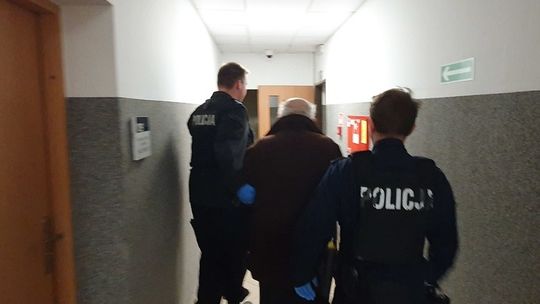 Okradli seniorkę z Gryfic, sprawców policjanci z Gryfic zatrzymali w Szczecinie