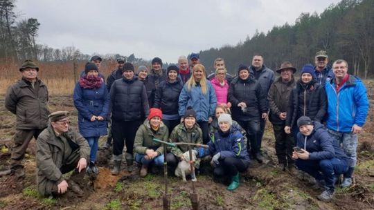 Oldboje SPARTY Gryfice posadzili las, wspomogli leczenie Poli i uczcili Dzień Kobiet…