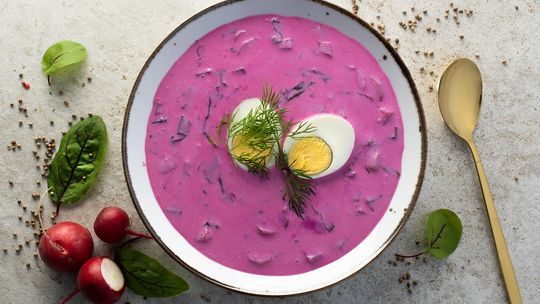 Orzeźwiająca zupa na lato – chłodnik z botwinką