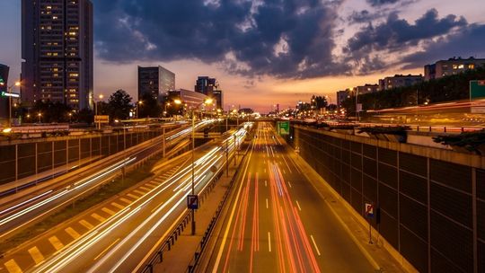 Oszczędzanie ropy w transporcie to ulga dla portfela i planety. Możemy globalnie zużywać mniej o 2,7 mln baryłek ropy dziennie