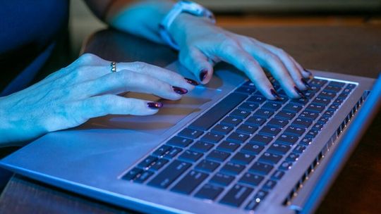 Oszustwa telefoniczne w Polsce kwitną. Jak rozpoznać podejrzany numer