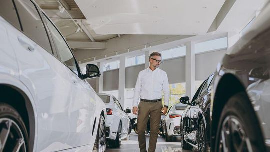 OTOMOTO INSIGHTS: Rekordowe lato dla motoryzacji - chińskie marki w natarciu, motocykle w pełnym sezonie