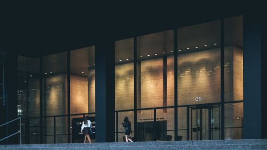 Ozonowanie biura. Dlaczego warto z niego skorzystać?