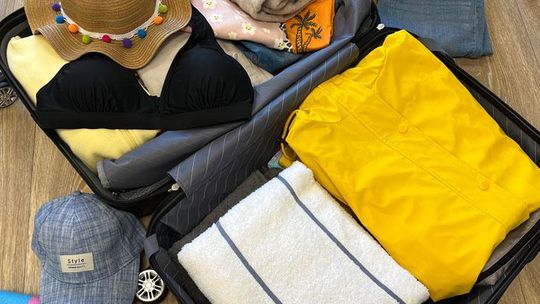 Pakowanie na wakacje: triki, które zrobią różnicę w Twojej walizce